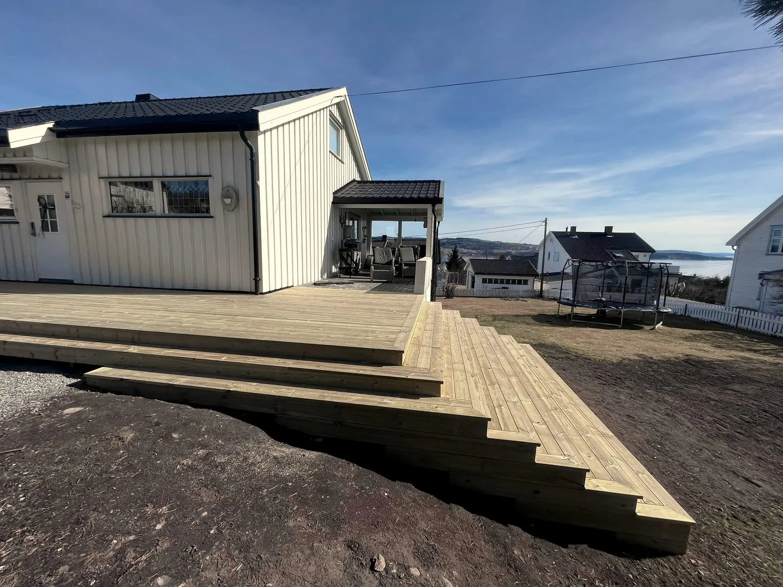 Terrassen sett fra hagen